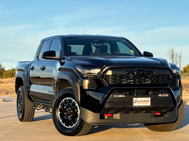 Used 2025 Toyota Tacoma TRD Off-Road image 2