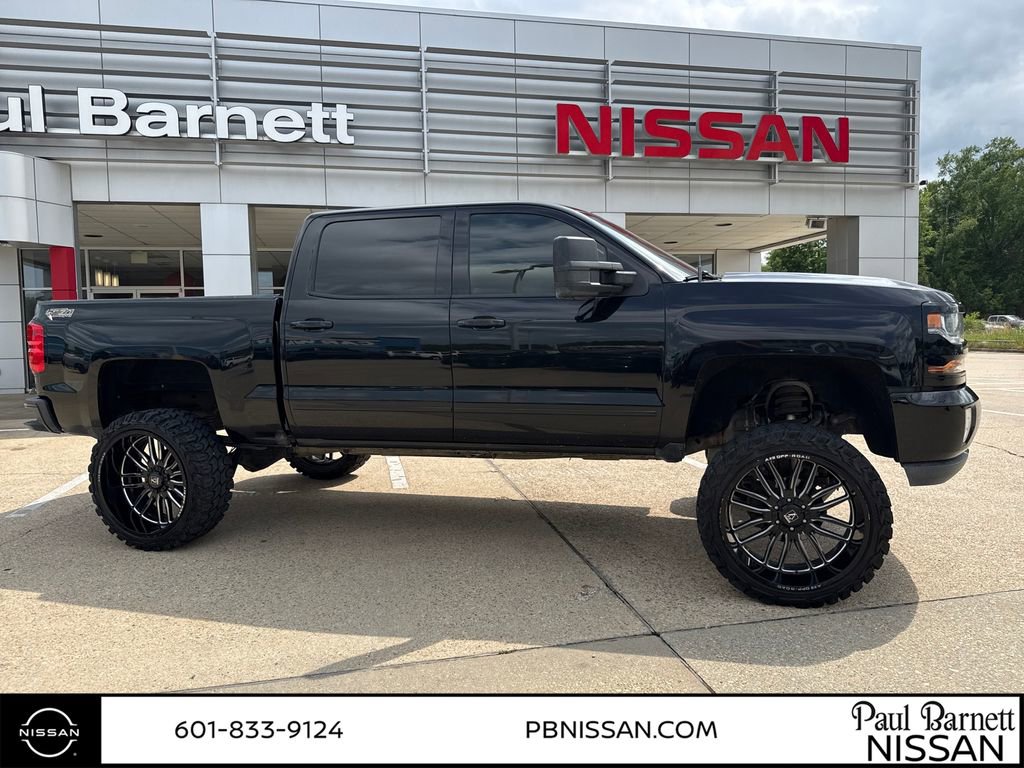 Used 2017 Chevrolet Silverado 1500 LT w/ All Star Edition AWD/4WD image 4