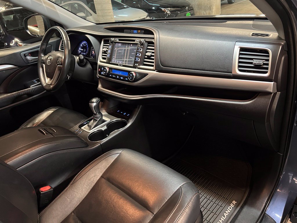 Used 2015 Toyota Highlander XLE AWD/4WD image 25