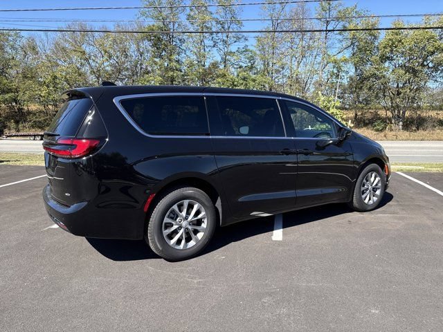 Used 2026 Chrysler Pacifica Select AWD/4WD image 7