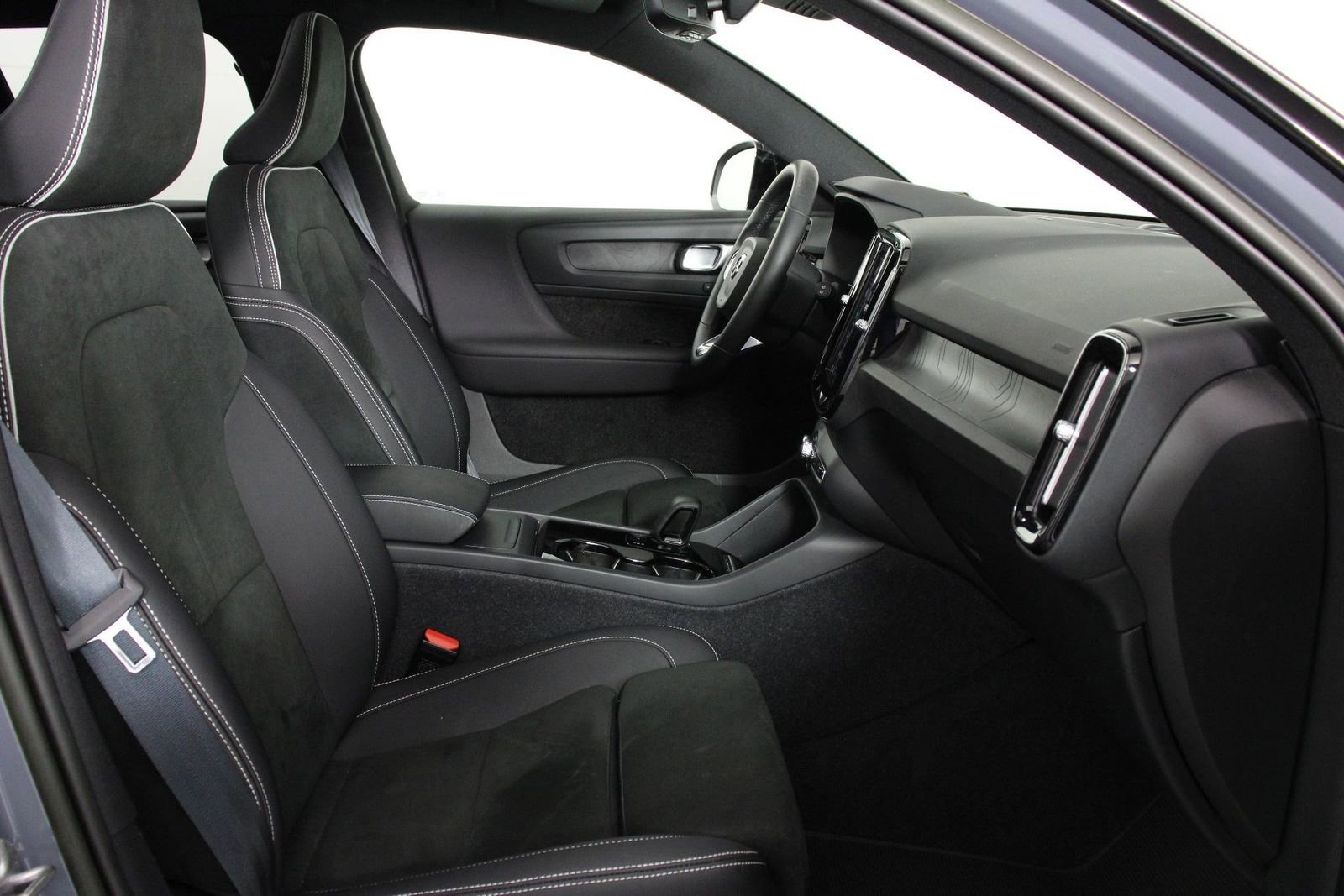 Used 2023 Volvo XC40 Recharge Ultimate AWD/4WD image 27