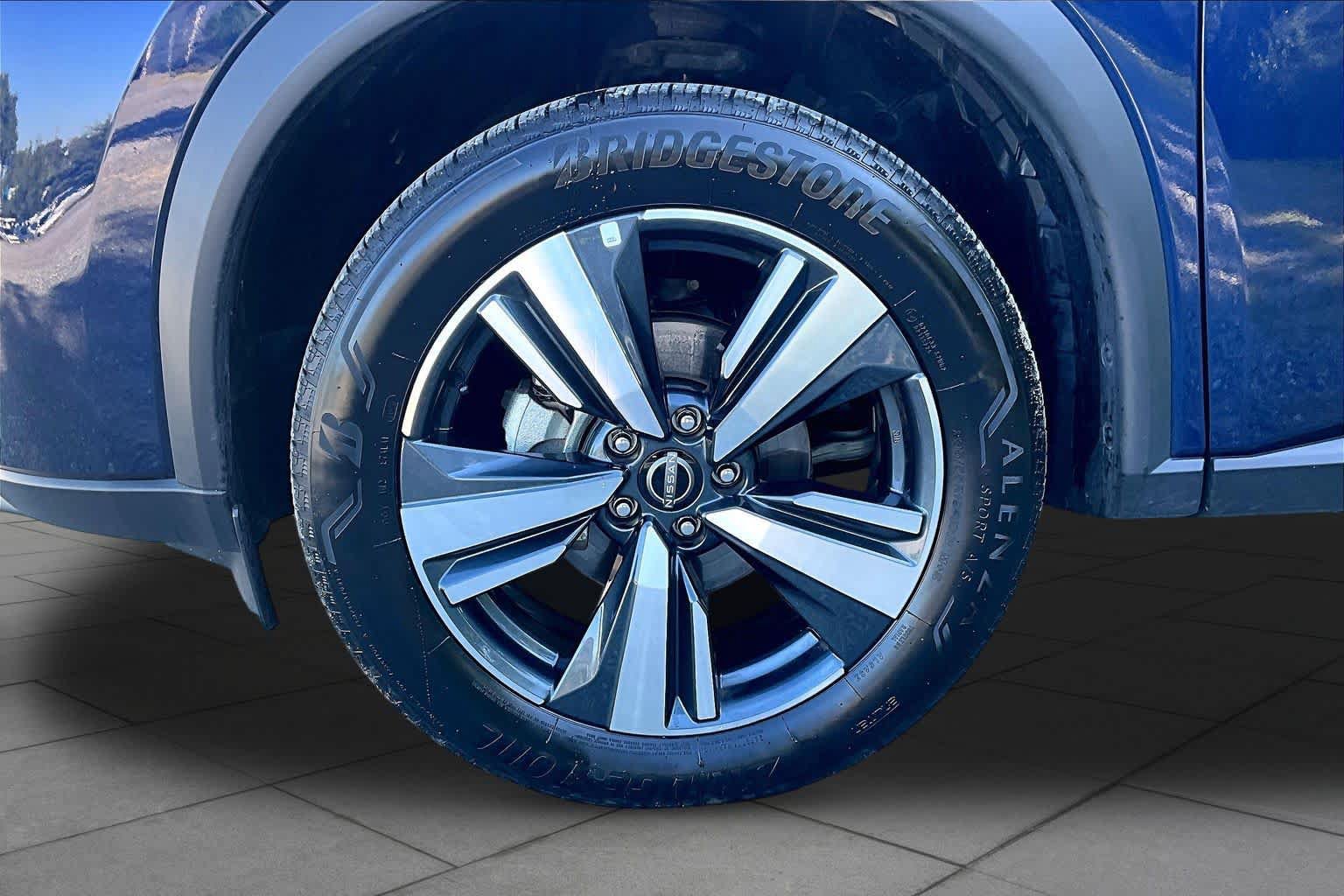 Used 2026 Nissan Rogue SL FWD image 11