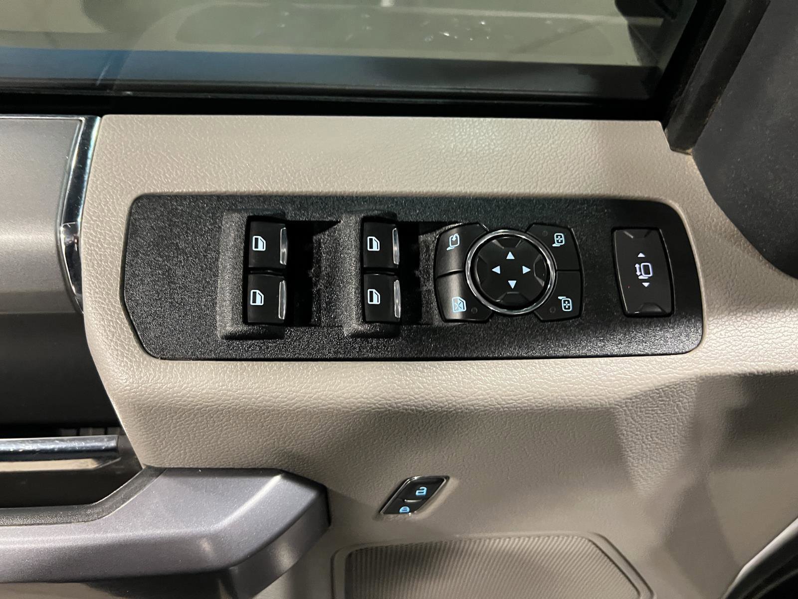 Used 2022 Ford F450 XLT w/ XLT Premium Package image 25