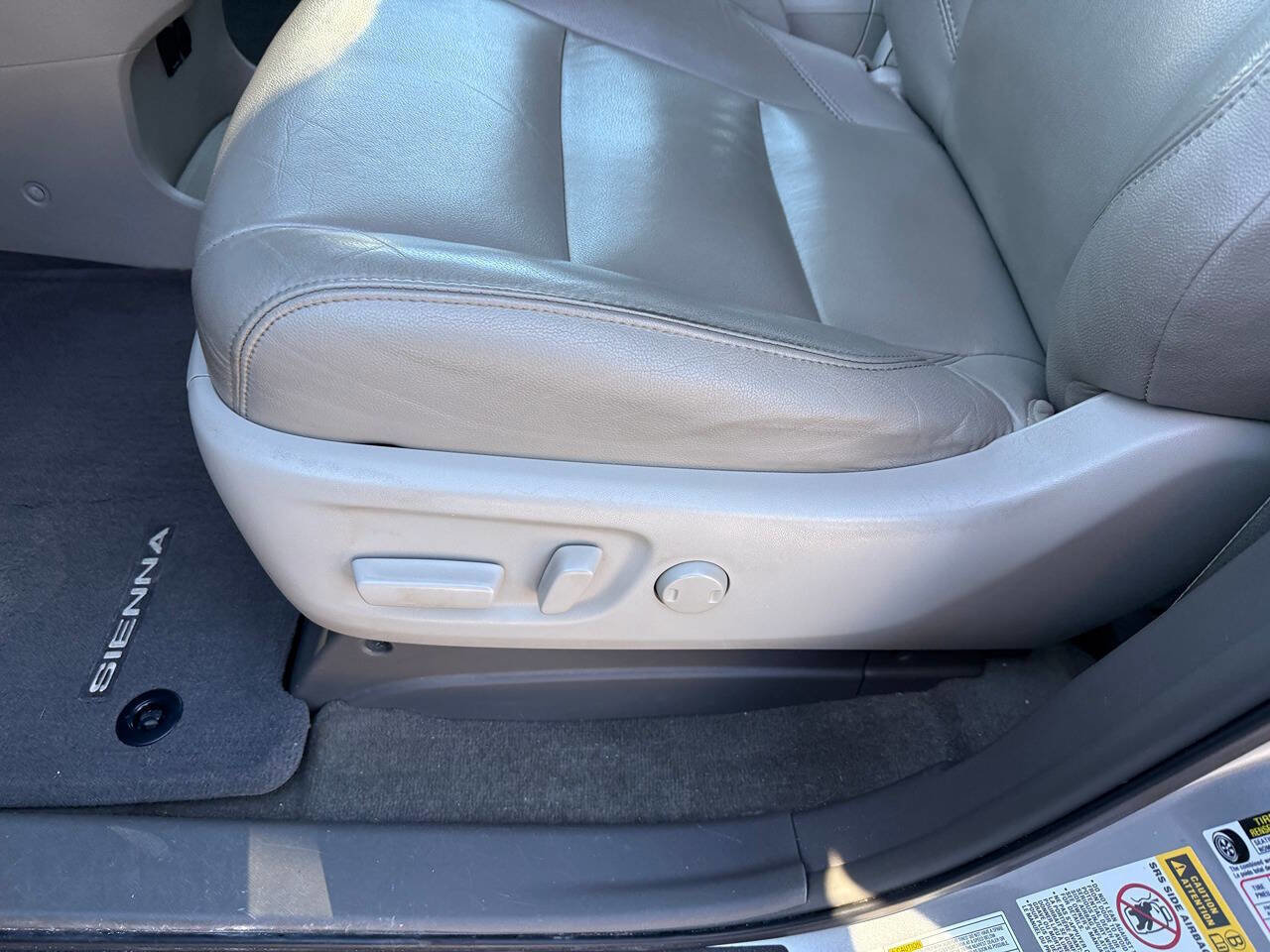 Used 2015 Toyota Sienna XLE Premium image 52