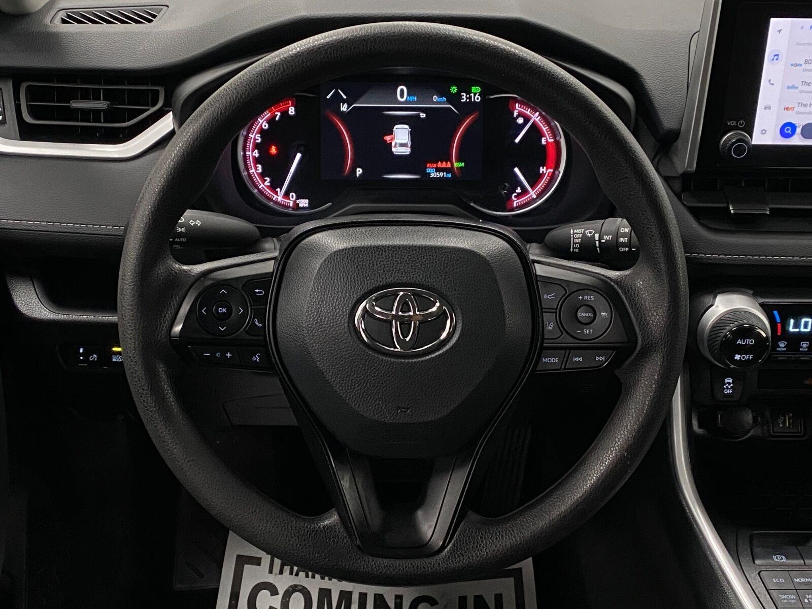 Used 2025 Toyota RAV4 XLE AWD/4WD image 14