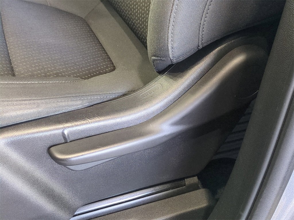 Used 2020 Chevrolet Silverado 1500 Custom w/ Custom Convenience Package image 23