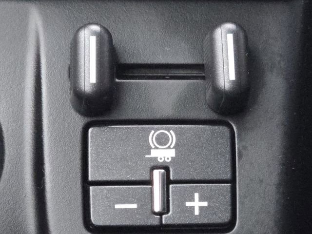 Used 2018 Chevrolet Suburban LT w/ LT Signature Package image 11