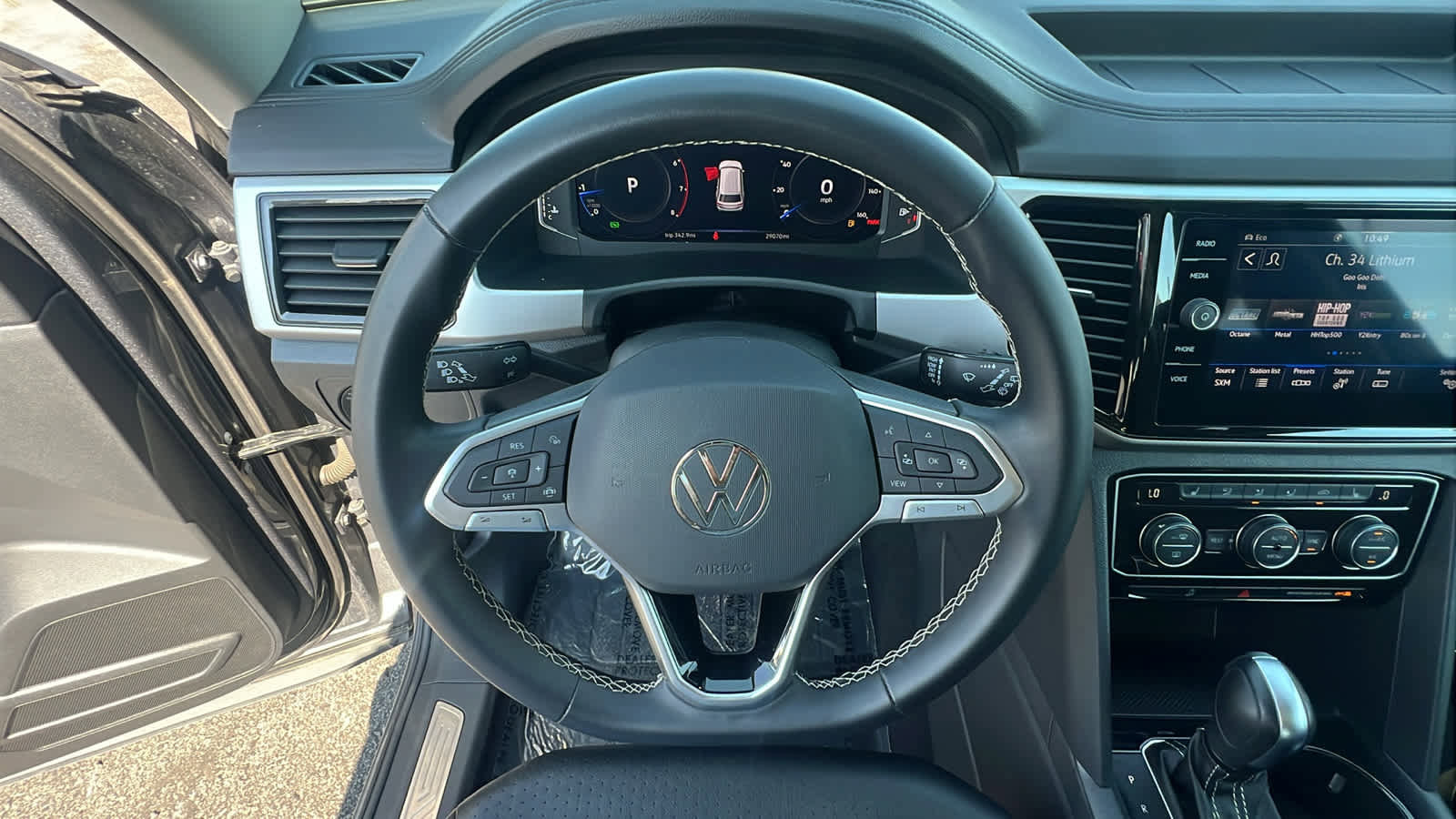 Certified 2023 Volkswagen Atlas SE image 18