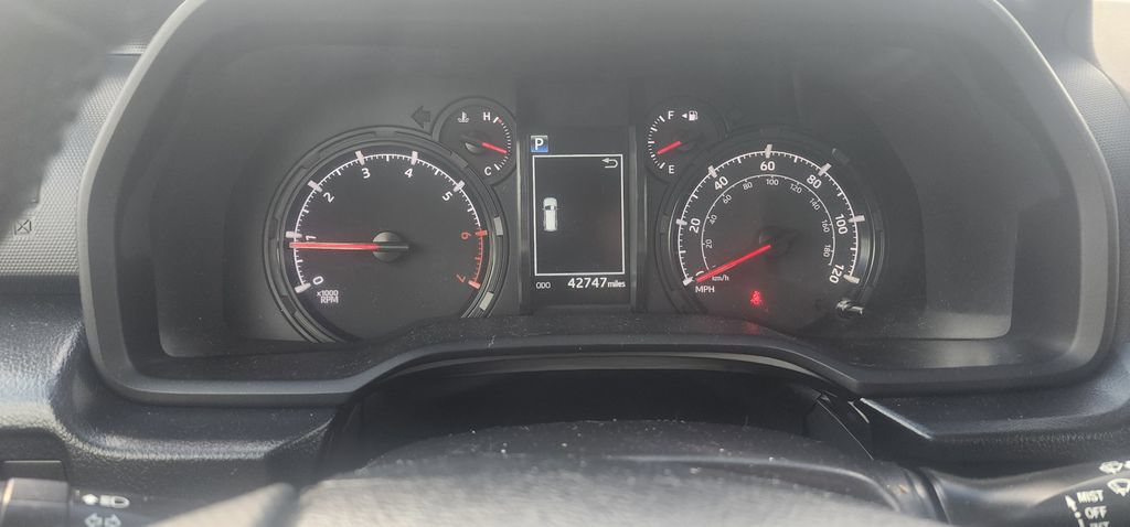 Used 2020 Toyota 4Runner SR5 AWD/4WD image 5
