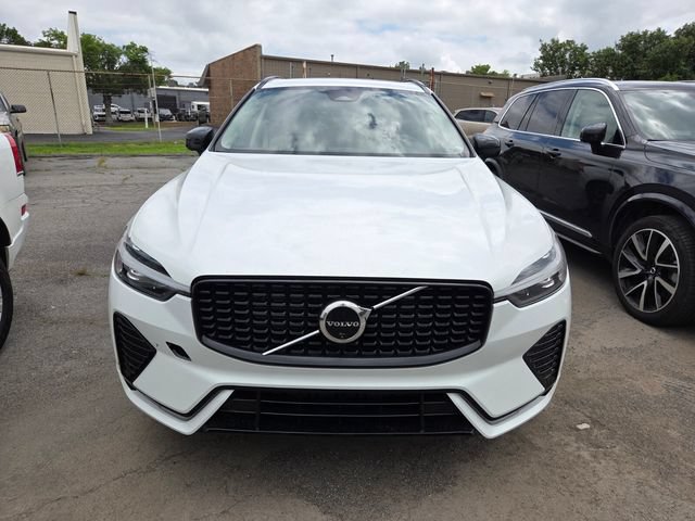 Used 2024 Volvo XC60 B5 Plus AWD/4WD image 2