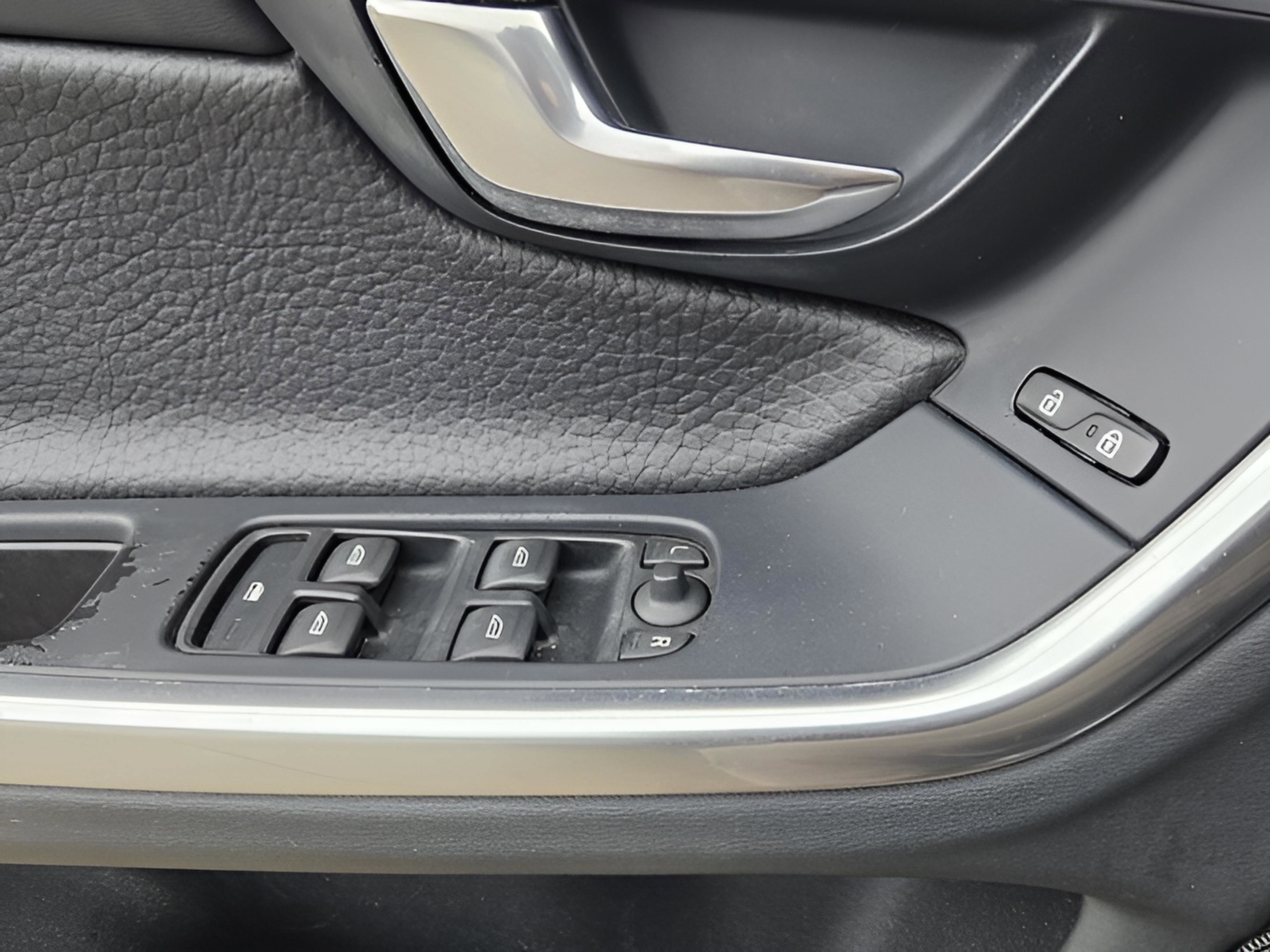 Used 2012 Volvo S60 T5 w/ Climate Pkg image 26