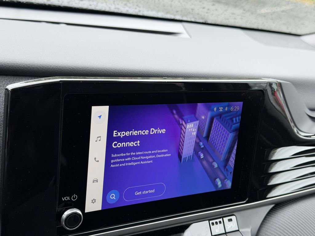 New 2026 Toyota Camry SE w/ Convenience Package FWD image 3