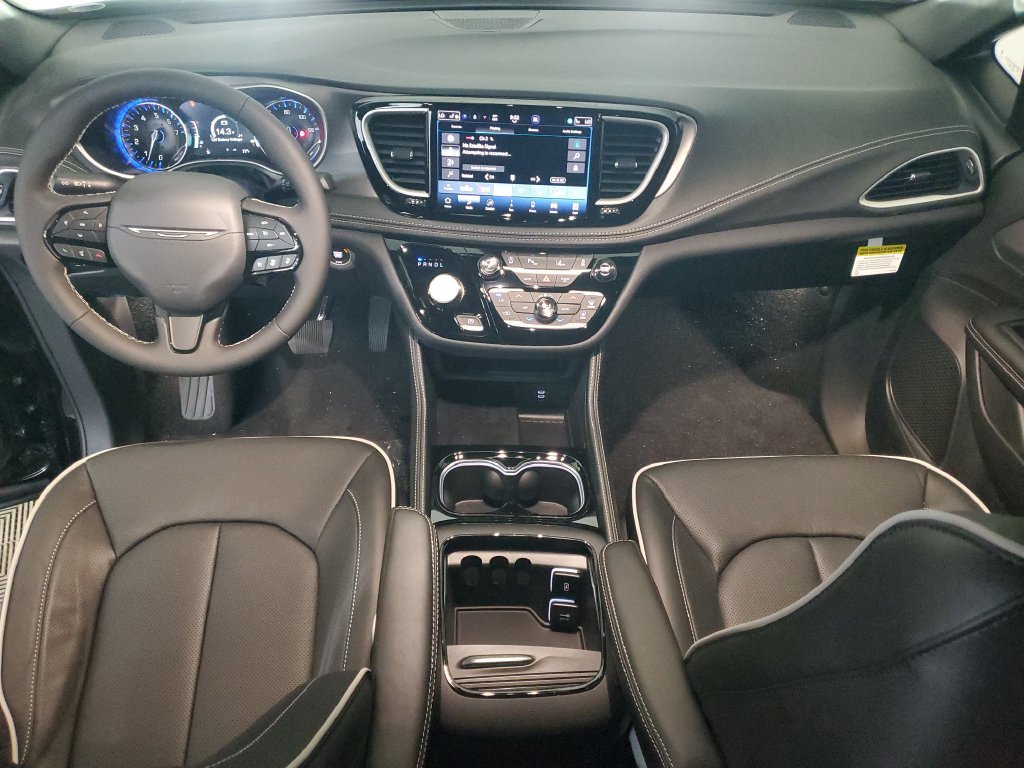 New 2027 Chrysler Pacifica Limited FWD image 24
