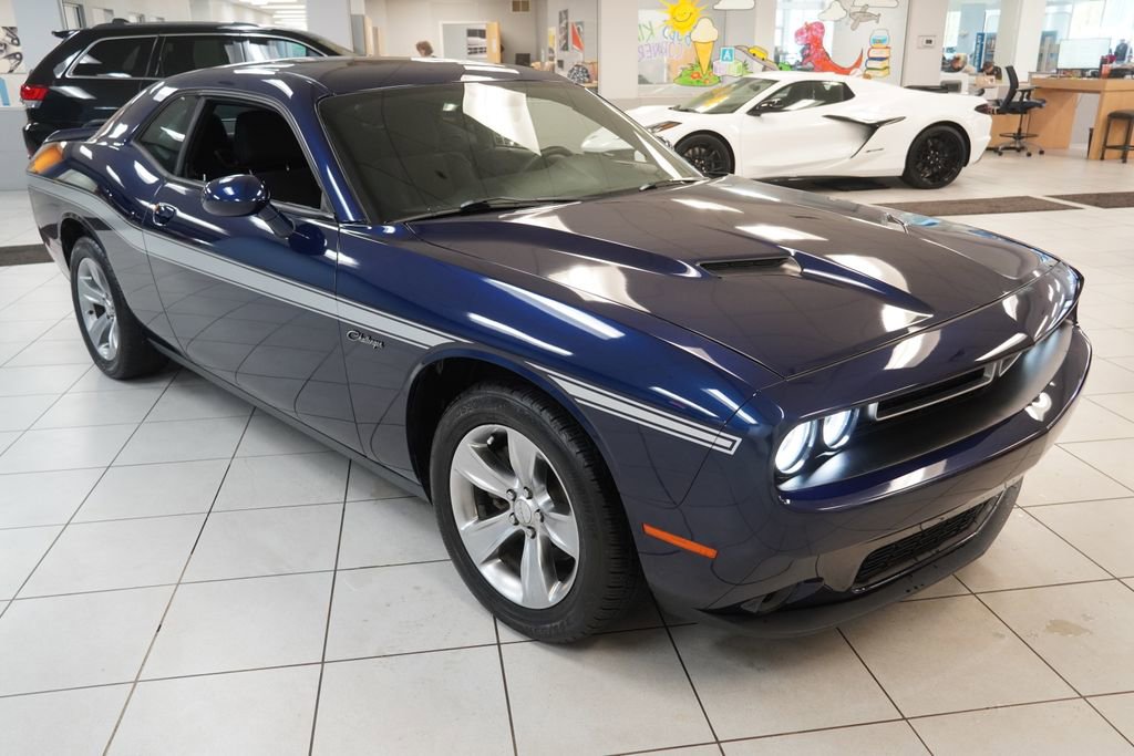 Used 2015 Dodge Challenger SXT RWD image 15