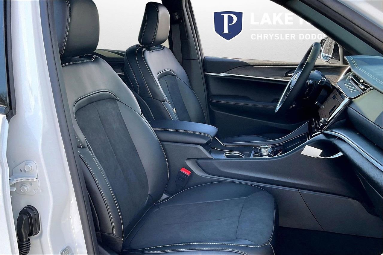 New 2026 Jeep Grand Cherokee Altitude image 24