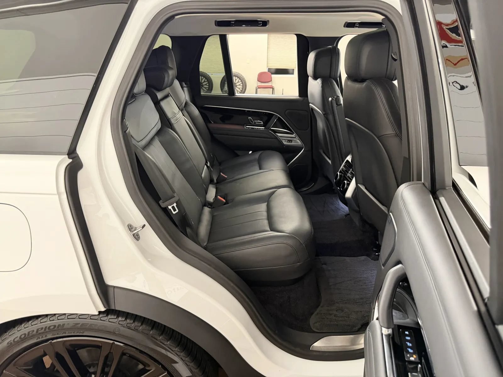 Used 2022 Land Rover Range Rover SE AWD/4WD image 44