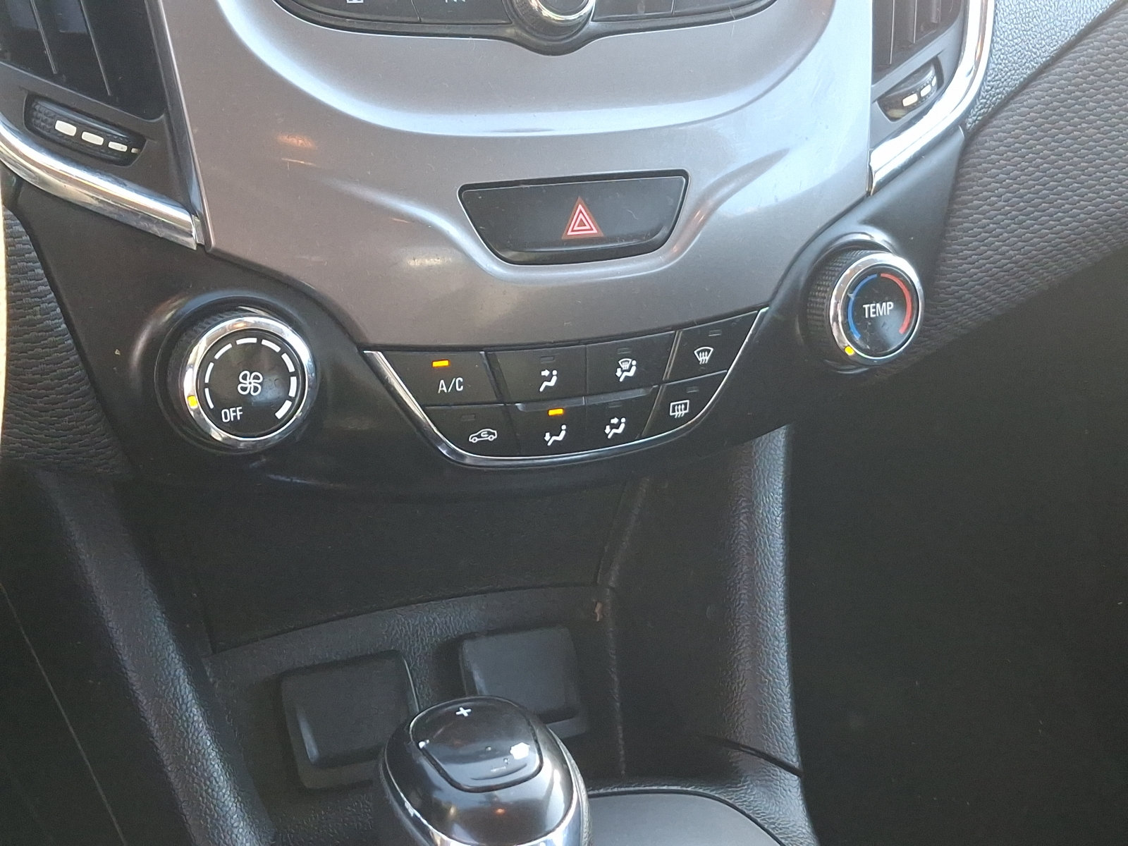 Used 2016 Chevrolet Cruze LT FWD image 15