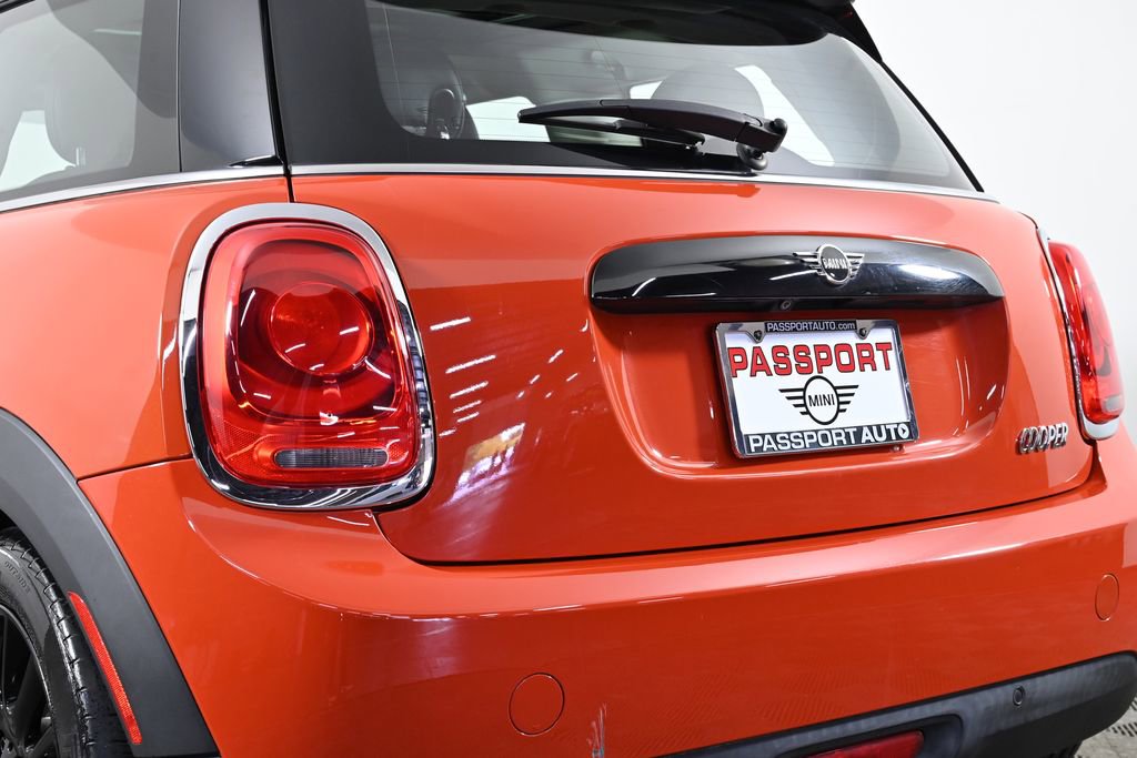 Used 2019 MINI Cooper 2-Door Hardtop w/ Signature Upholstery Package image 7