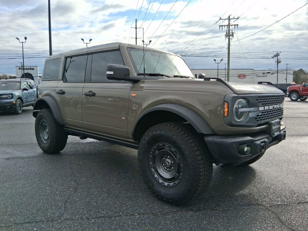 Used 2025 Ford Bronco Badlands image 3