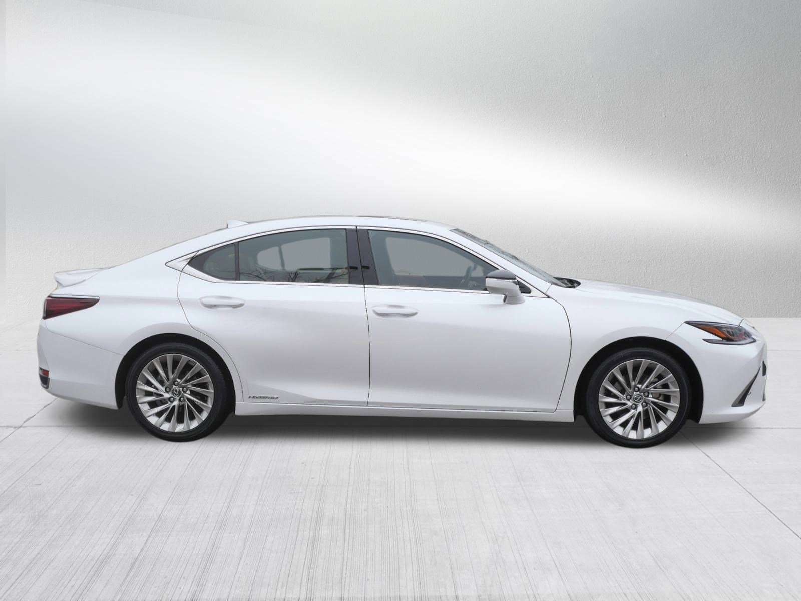 Used 2019 Lexus ES 300h w/ Accessory Package 2 image 8