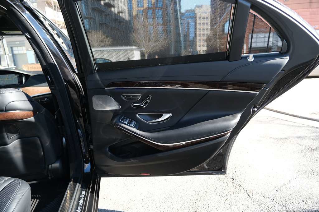 Used 2018 Mercedes-Benz S 560 4MATIC Sedan w/ Premium Package image 29