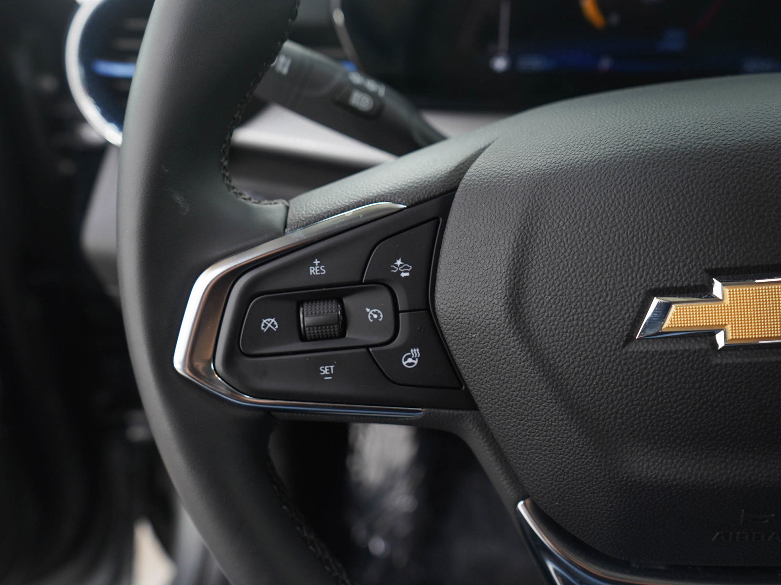 Used 2025 Chevrolet Trax LT w/ Driver Confidence Package FWD image 24