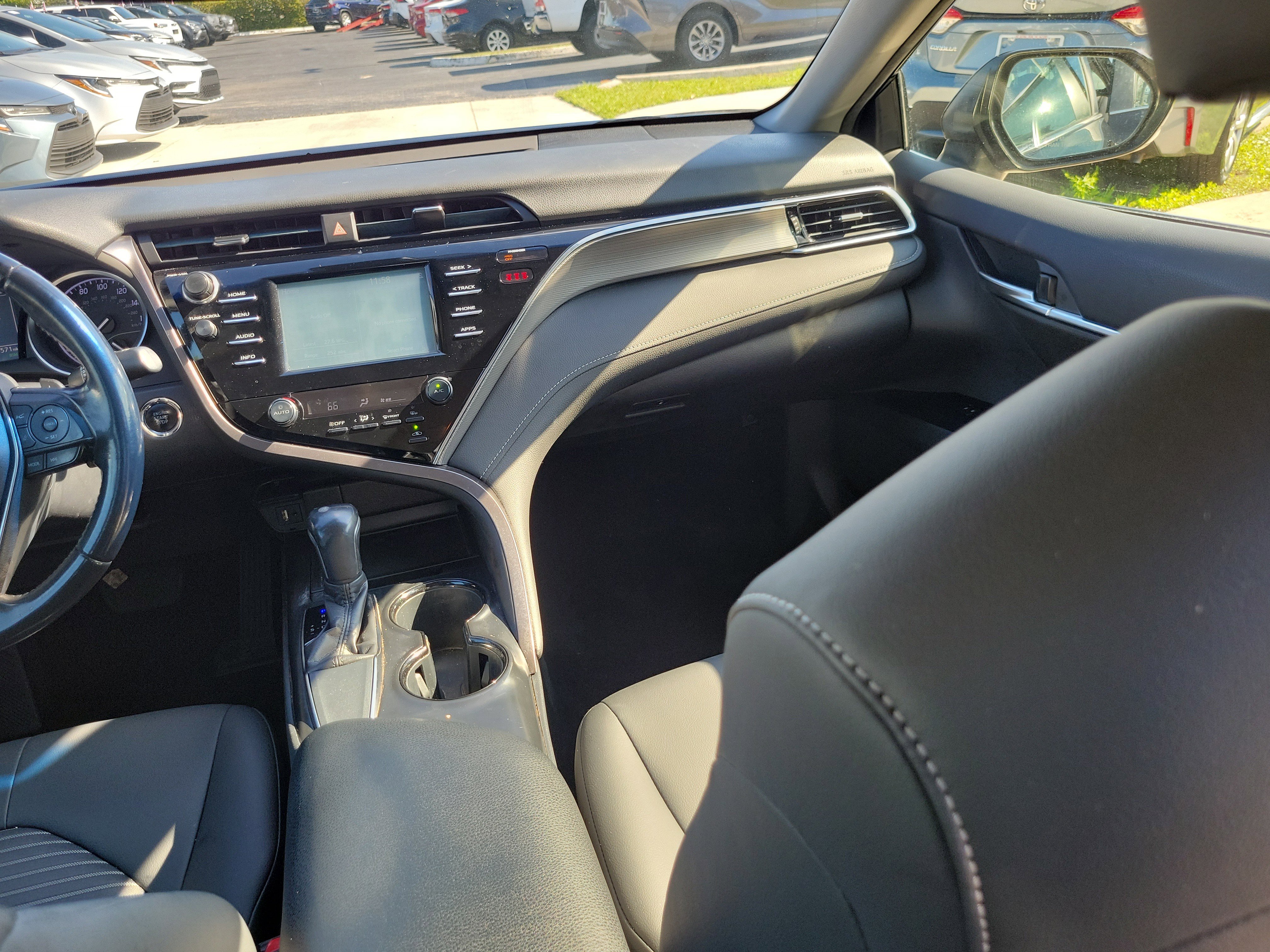 Used 2018 Toyota Camry SE image 17