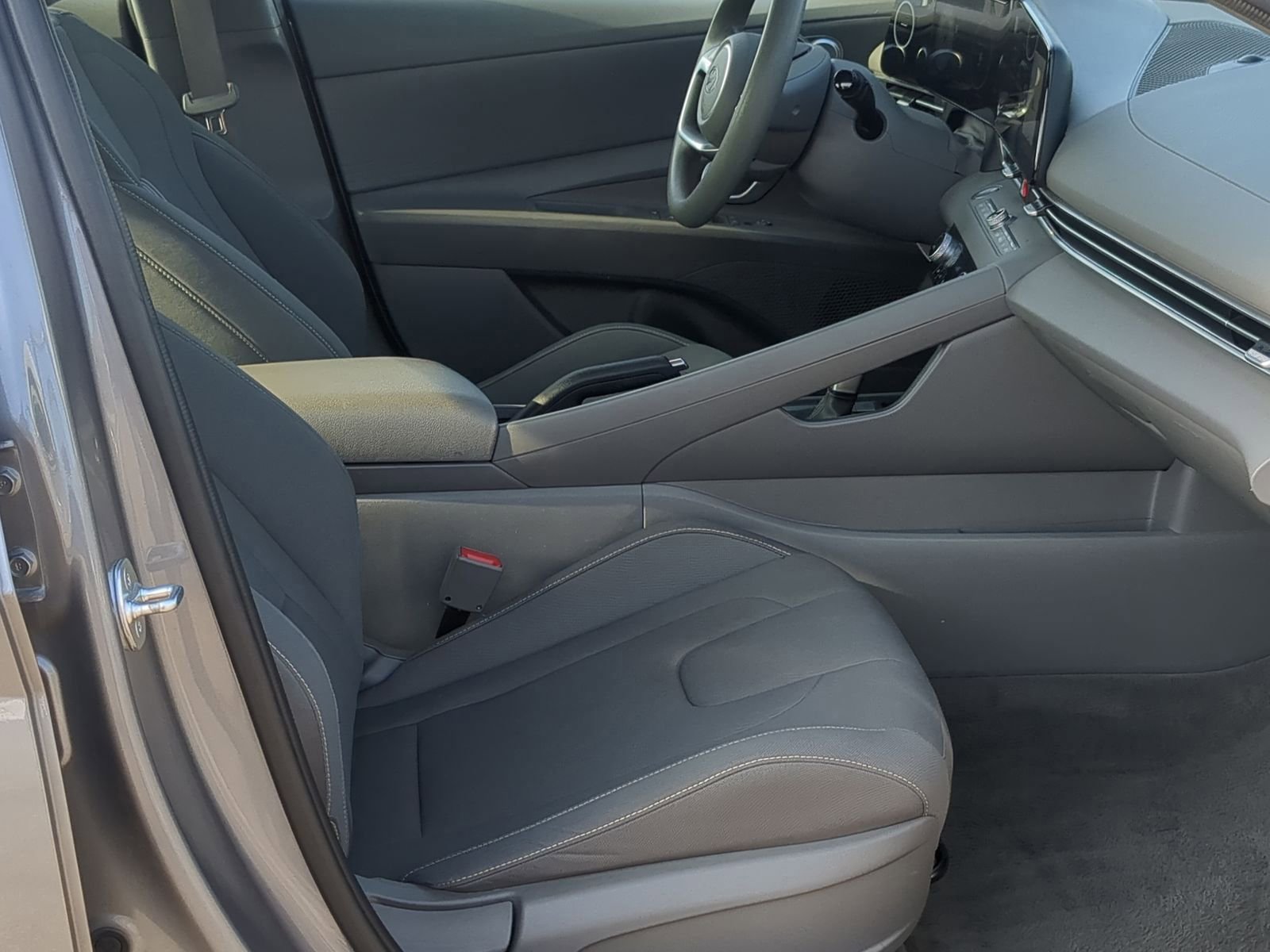 Used 2024 Hyundai Elantra SEL image 23