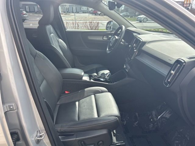 Certified 2025 Volvo XC40 B5 Plus image 15