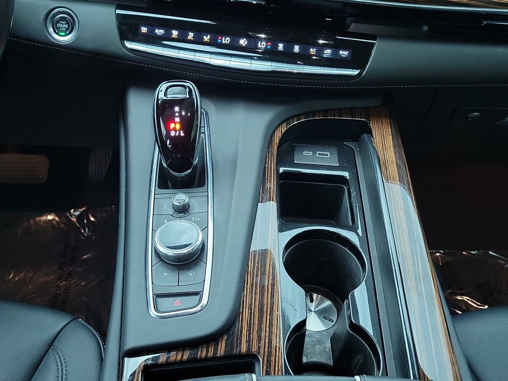 Used 2024 Cadillac Escalade Luxury RWD image 21