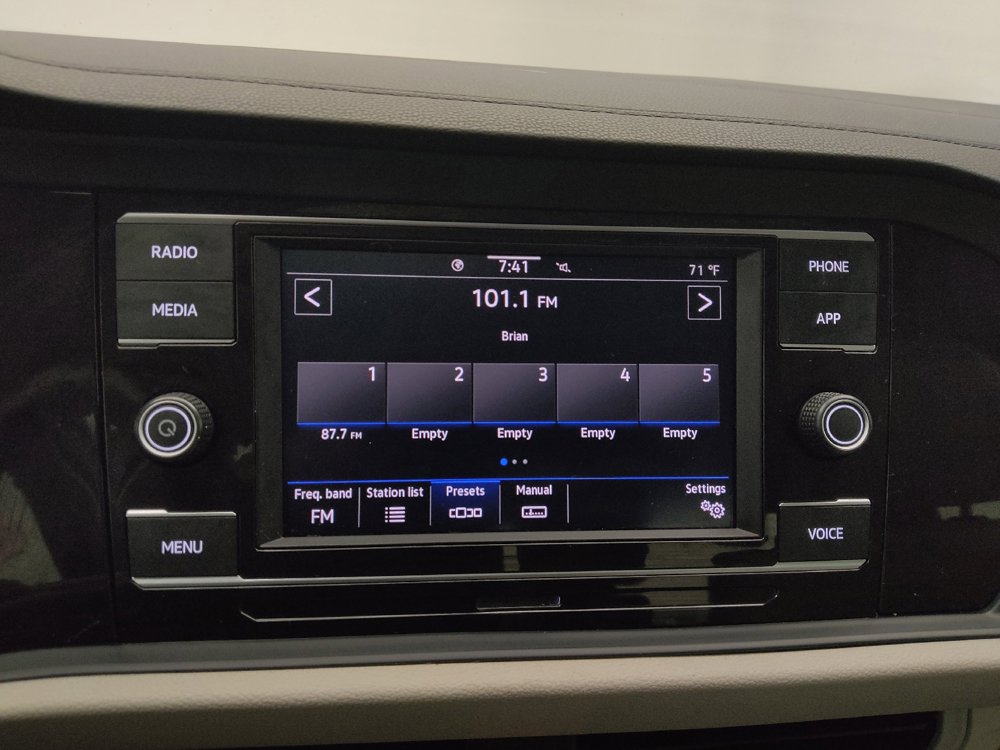 Used 2023 Volkswagen Jetta SE w/ Panoramic Sunroof Package FWD image 25