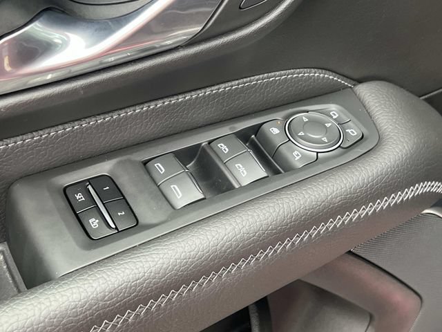 Used 2022 GMC Yukon Denali w/ Denali Premium Package AWD/4WD image 17
