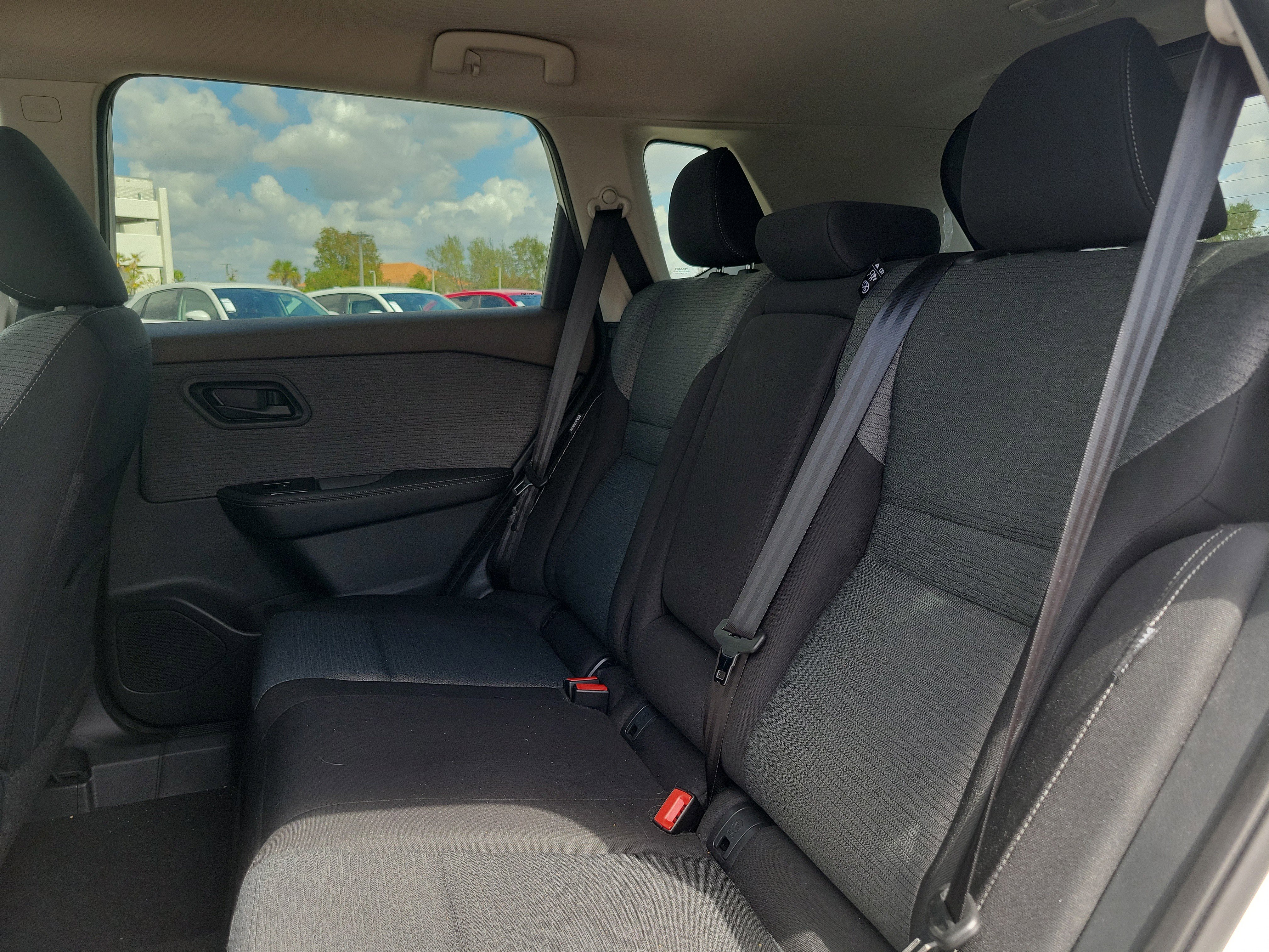 Used 2022 Nissan Rogue S image 14