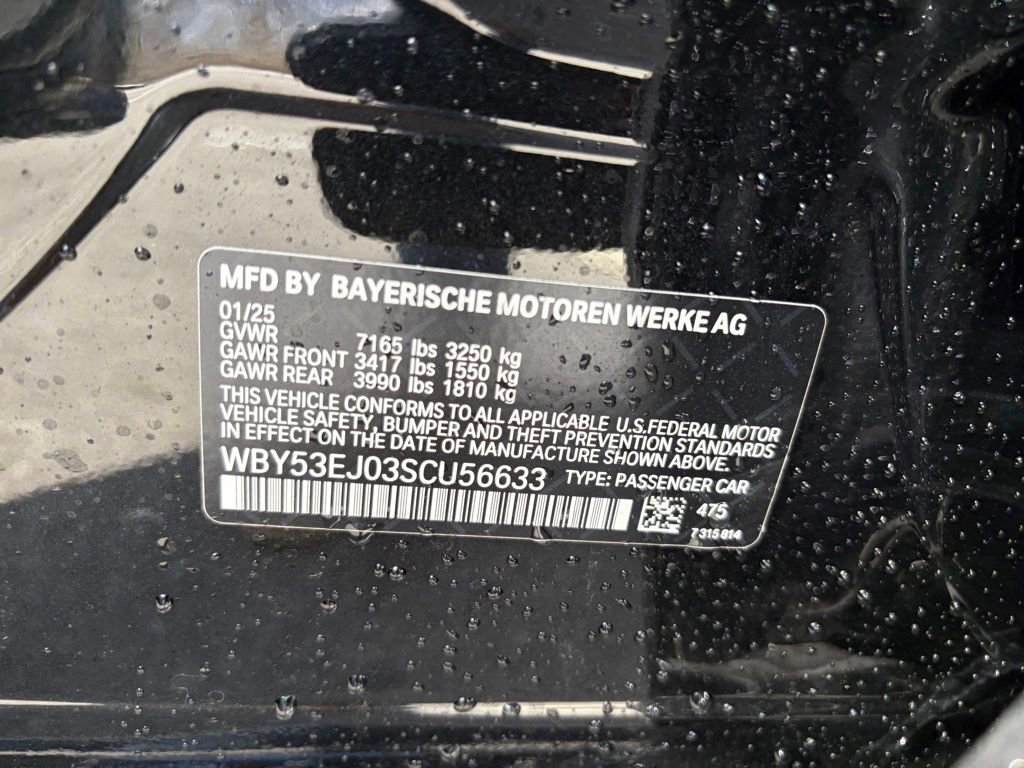 Used 2025 BMW i7 xDrive60 w/ Premium Package image 27