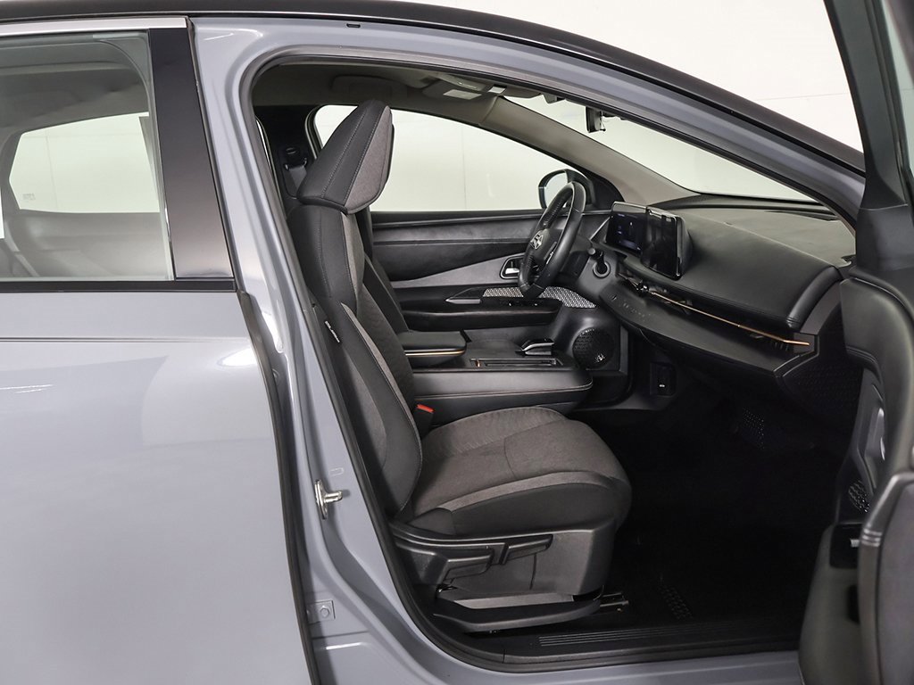 Used 2023 Nissan Ariya FWD image 28