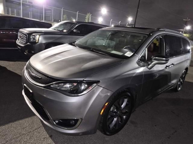 Used 2017 Chrysler Pacifica Limited w/ UConnect Theater Package image 2