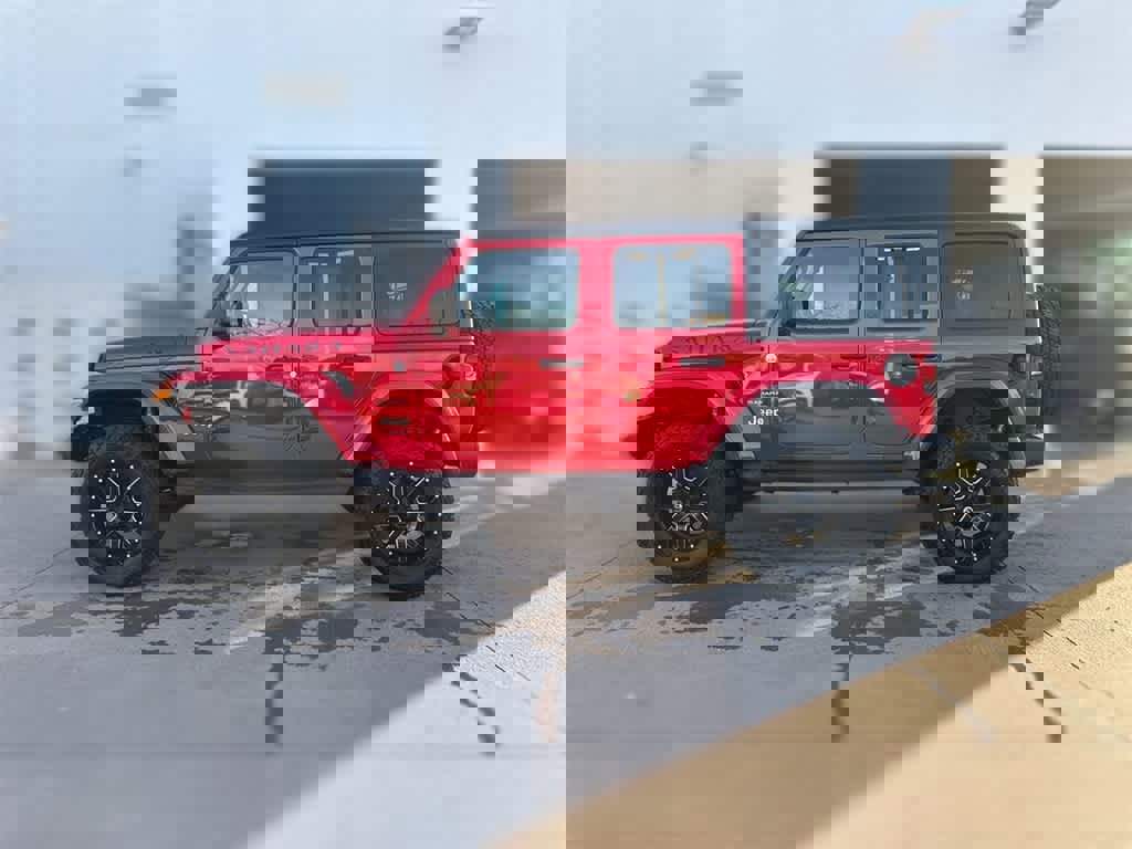 Used 2018 Jeep Wrangler Unlimited Sahara image 3