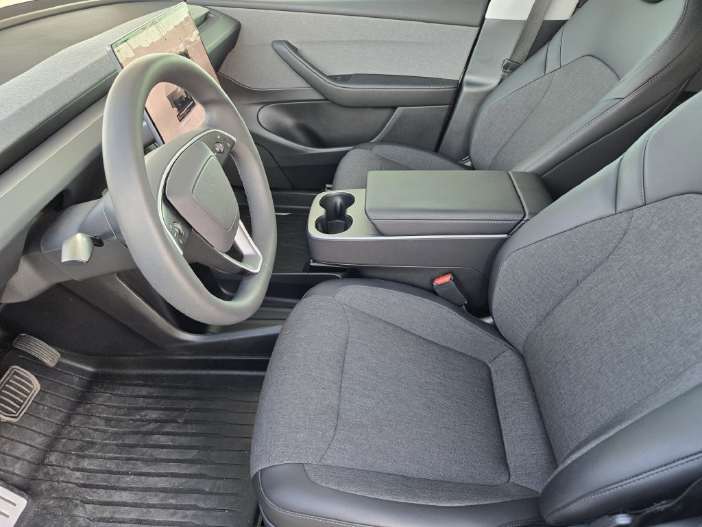 Used 2026 Tesla Model Y AWD image 12