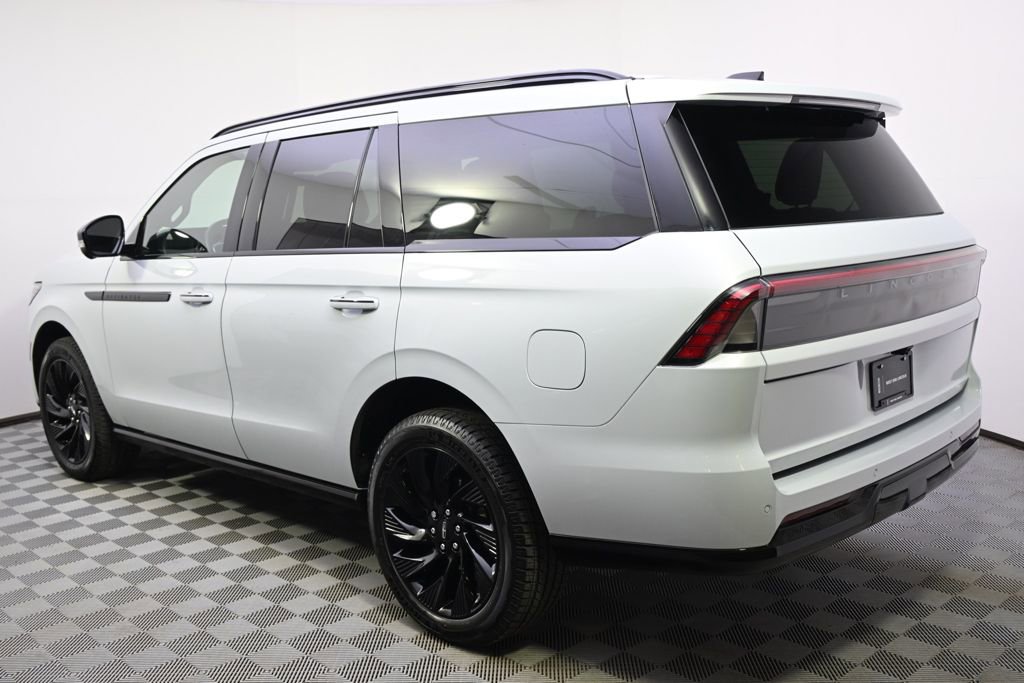 New 2025 Lincoln Navigator Reserve w/ Jet Appearance Package image 3
