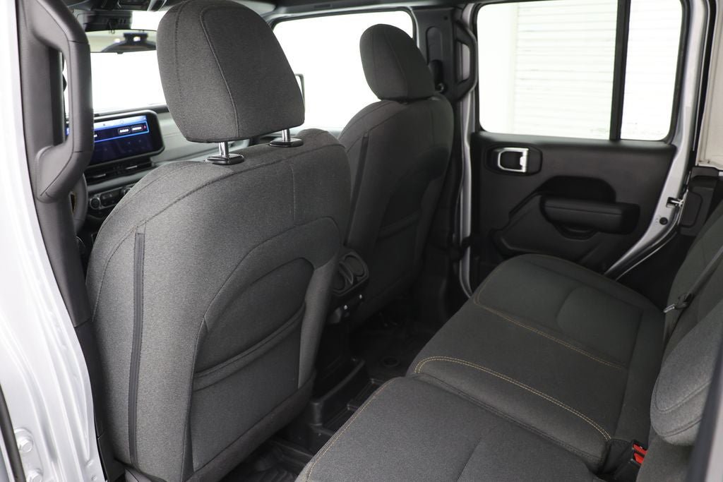 Used 2024 Jeep Wrangler Unlimited image 11