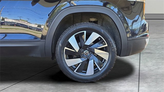 Used 2024 Volkswagen Atlas Cross Sport SE image 28