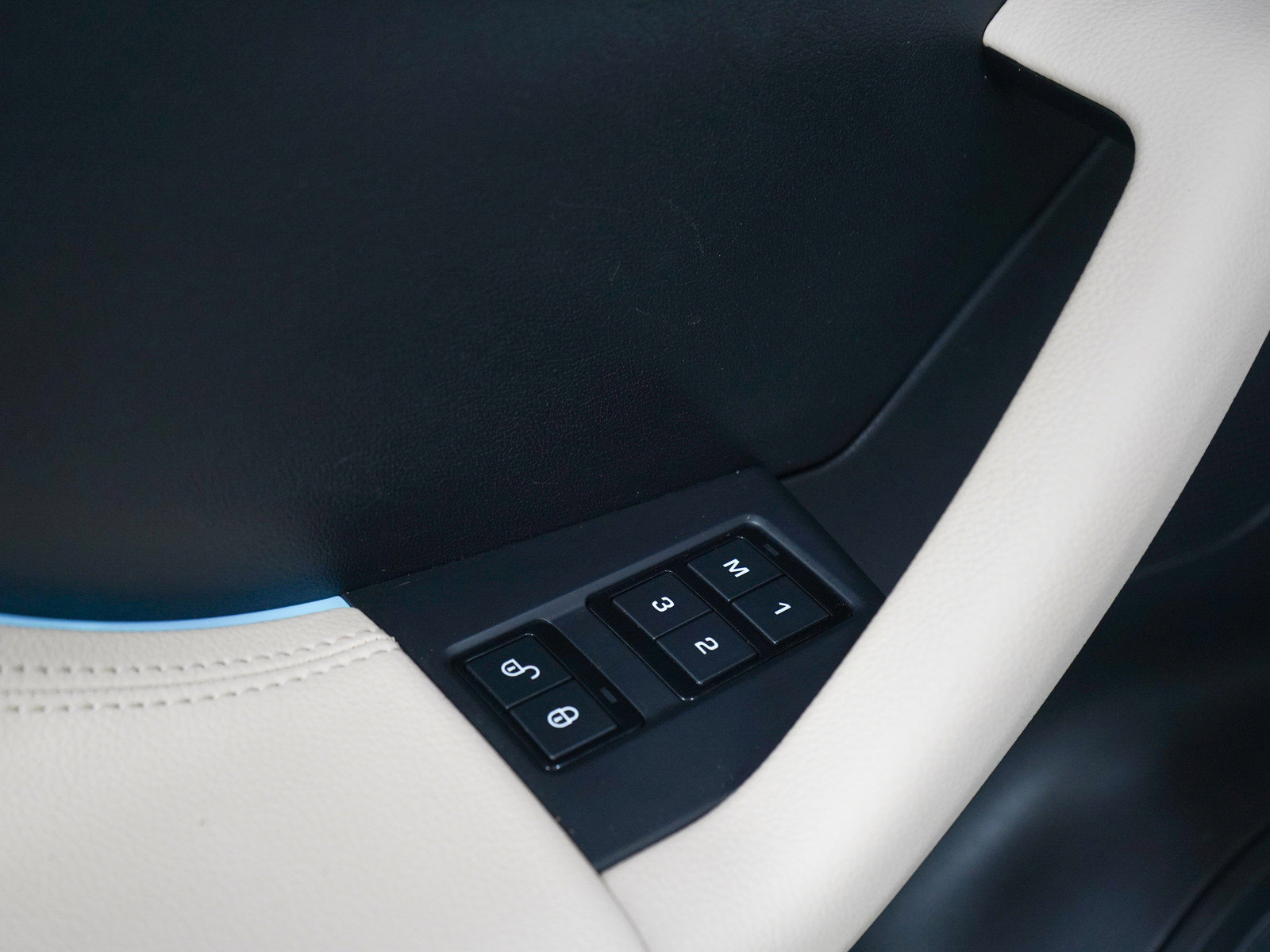 Used 2020 Jaguar F-PACE Premium image 21