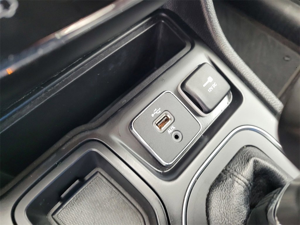 Used 2019 Jeep Cherokee Latitude w/ Popular Appearance Group image 15