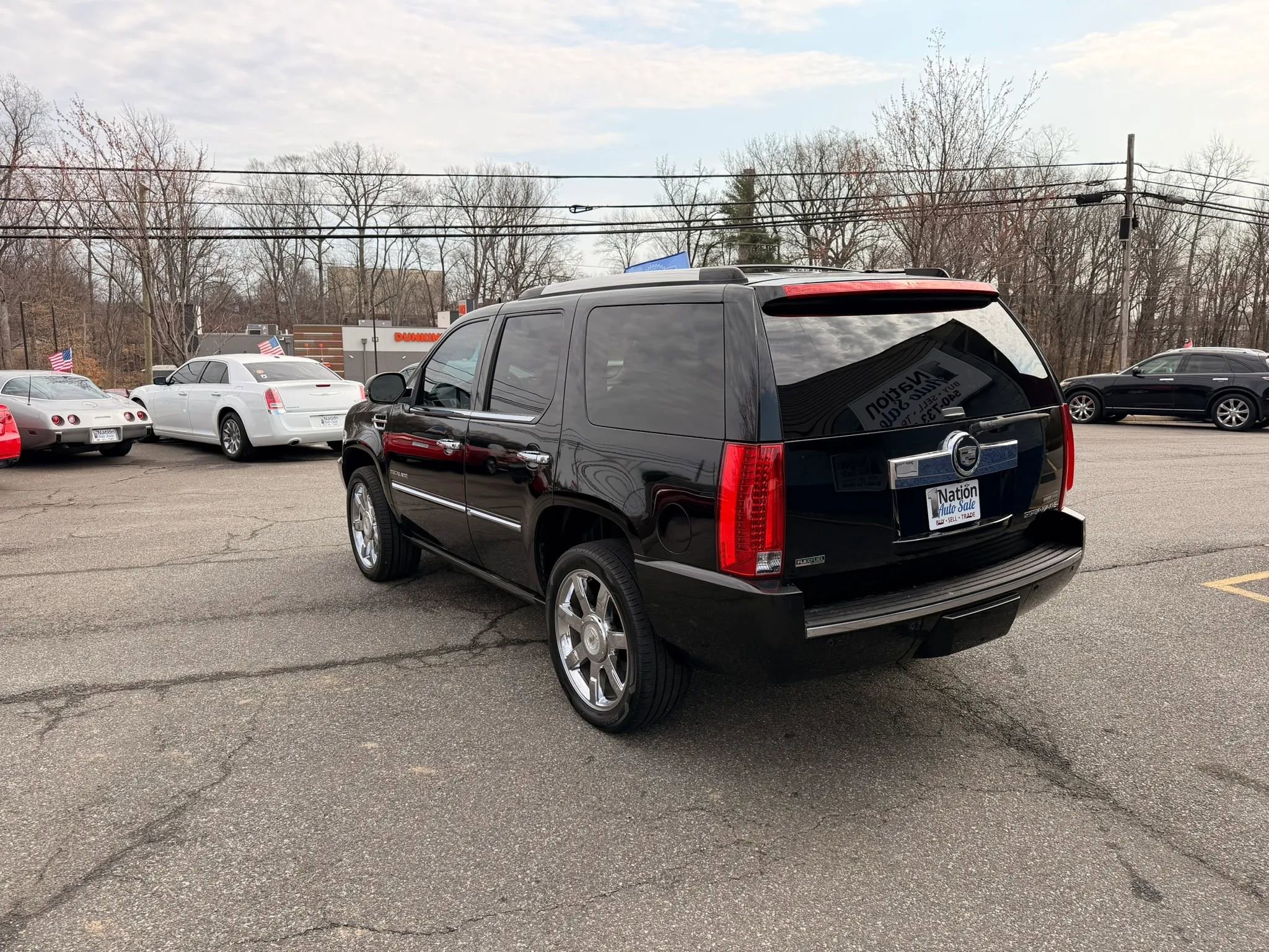 Used 2010 Cadillac Escalade Premium image 4