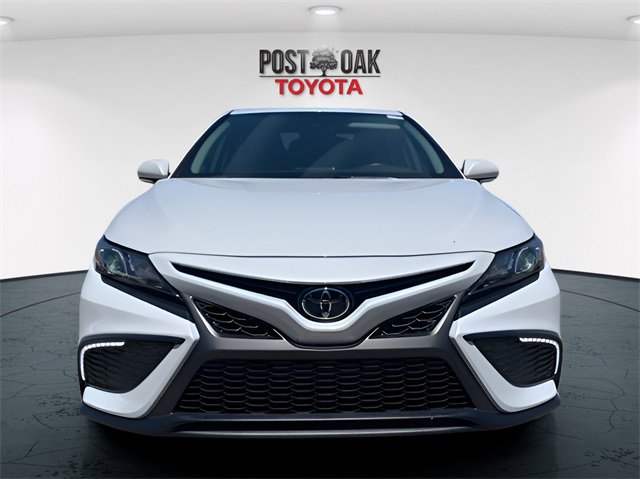 Used 2023 Toyota Camry SE image 2