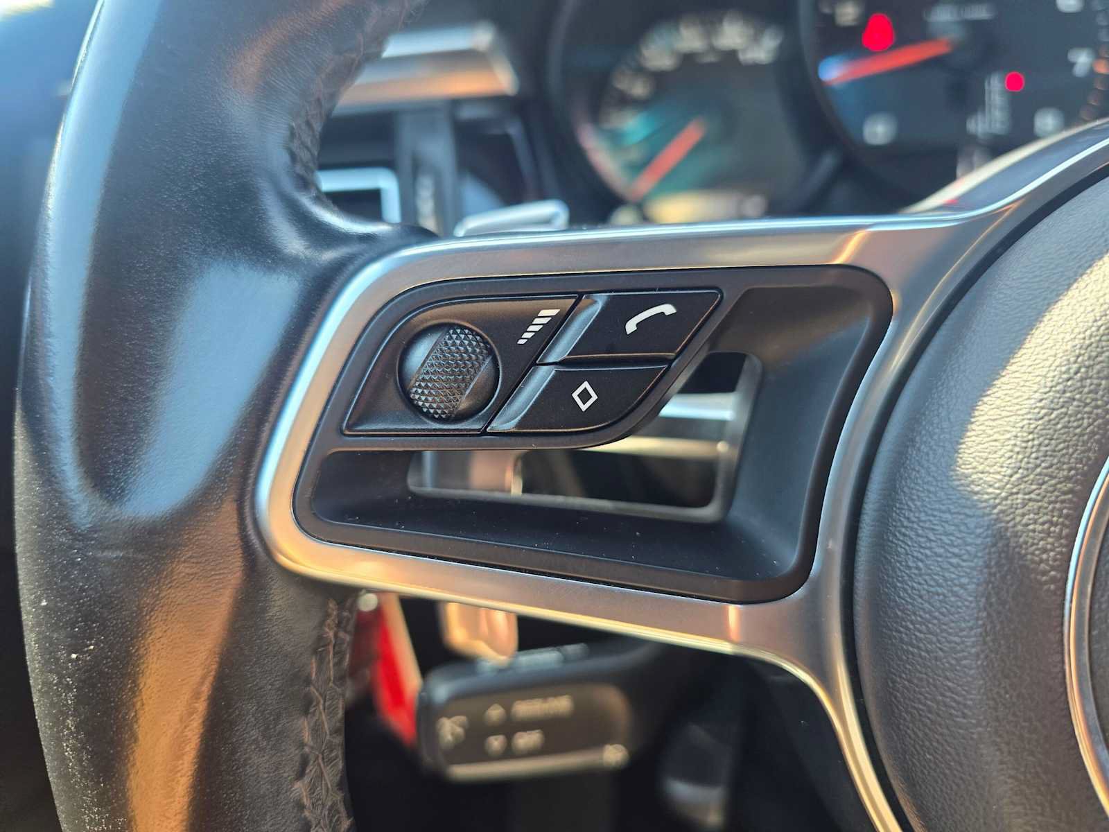 Used 2019 Porsche Macan AWD/4WD image 32