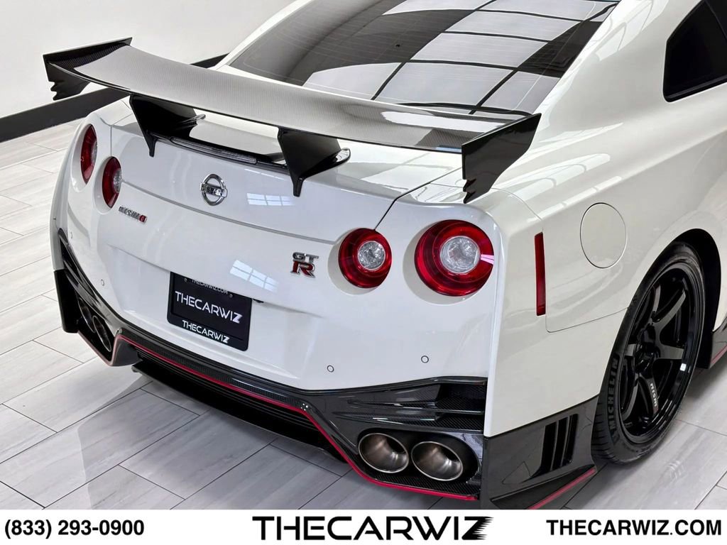 Used 2018 Nissan GT-R NISMO AWD/4WD image 38