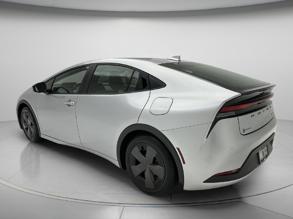 Used 2025 Toyota Prius LE FWD image 4