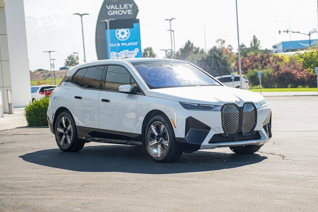 Used 2025 BMW iX xDrive50 w/ Premium Package image 3