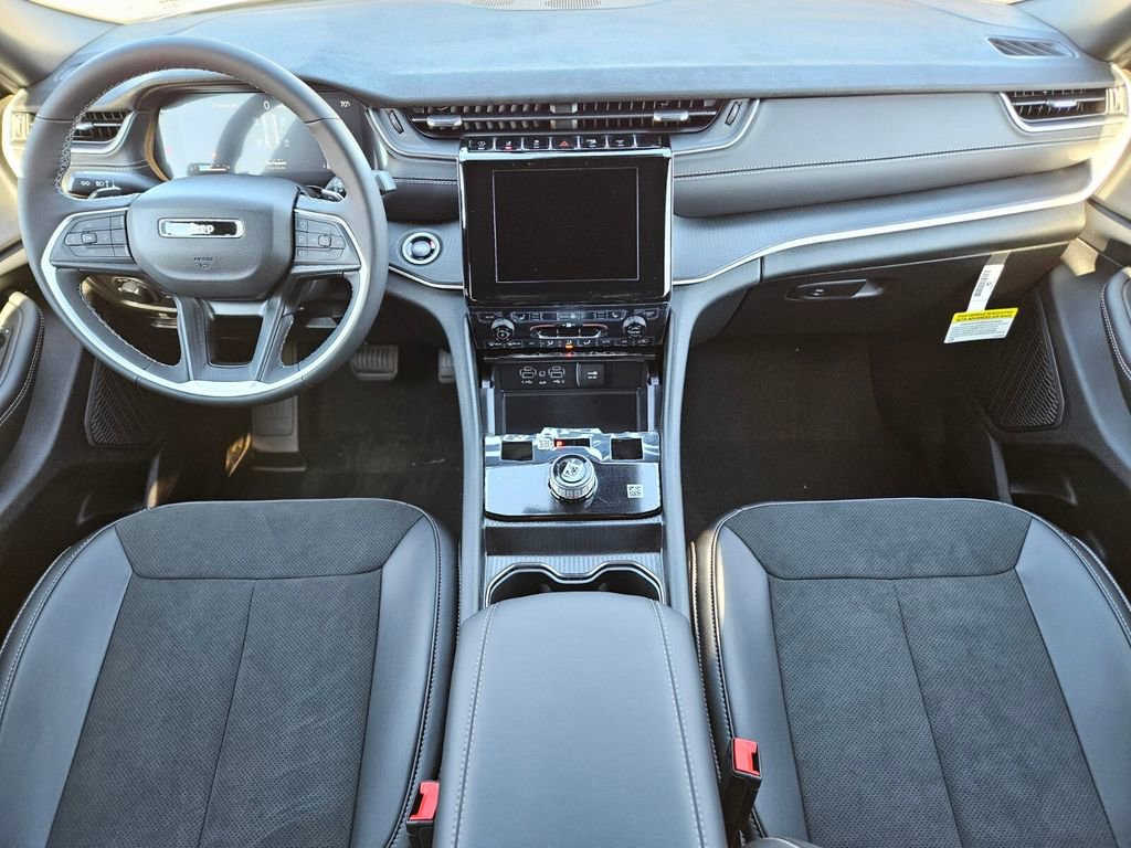 New 2025 Jeep Grand Cherokee Altitude image 12